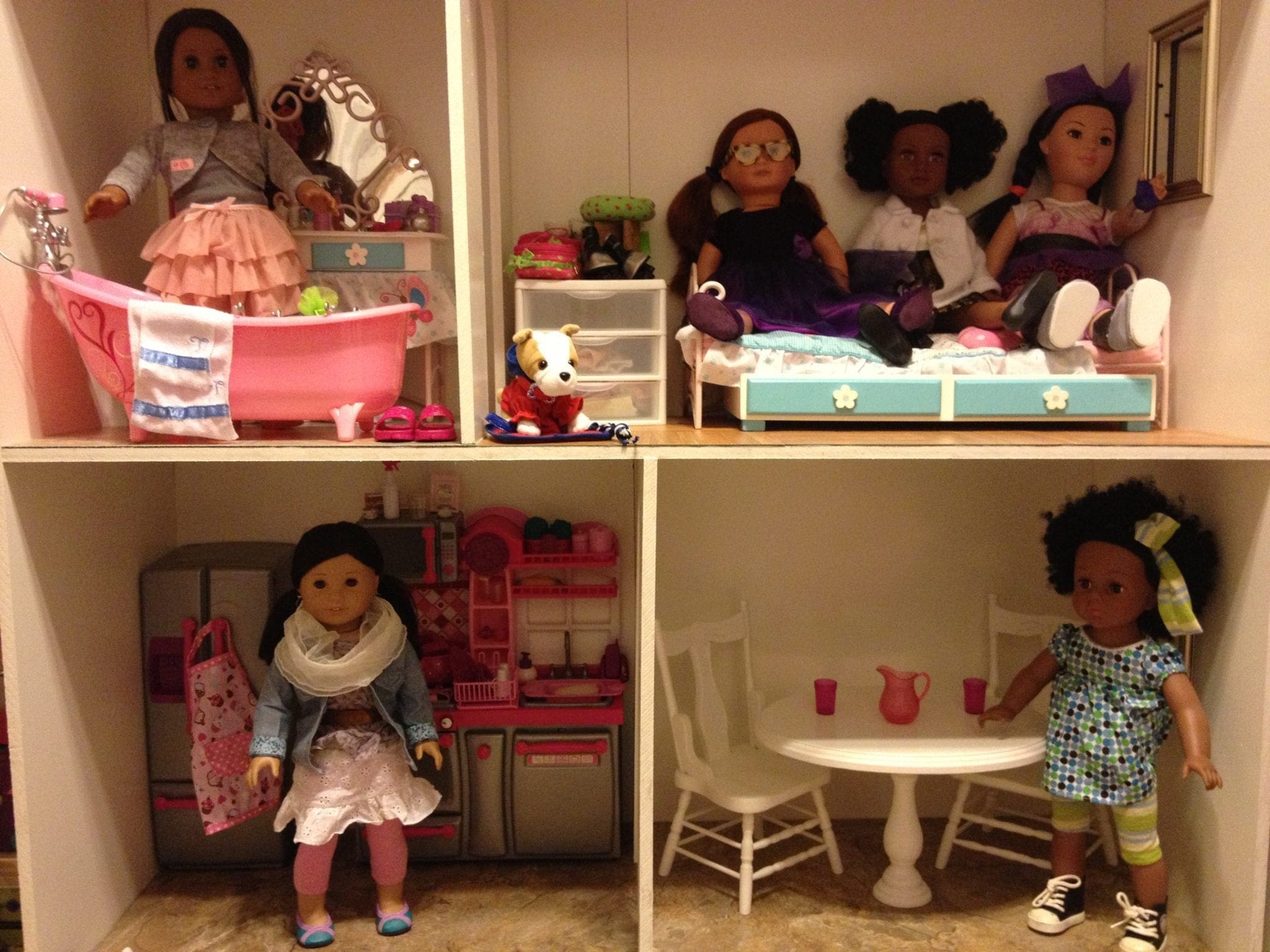 Play Four Barbie Dolls in DIY Doll House Dress up Dolls 
